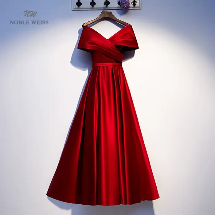 Robe de bal Noble Weiss en polyester satiné avec soutien-gorge intégré pour femmes, occasion bal, col en V et plissé, élégante à offrir pour soirée chic