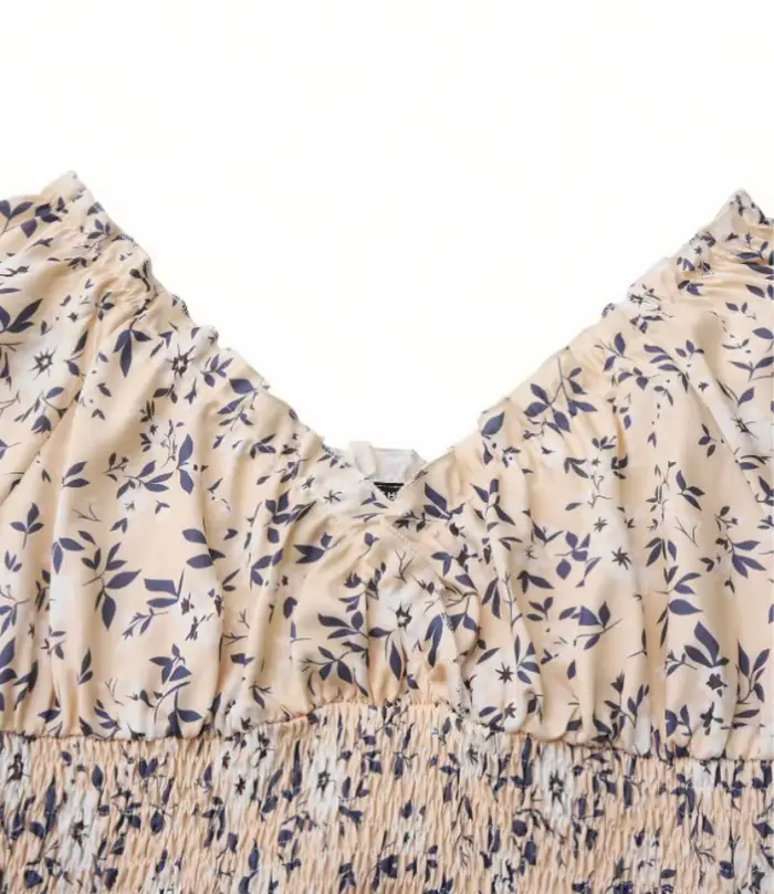 Robe florale vintage avec poignets moelleux et taille plissée, adaptée aux vêtements de plage d'été