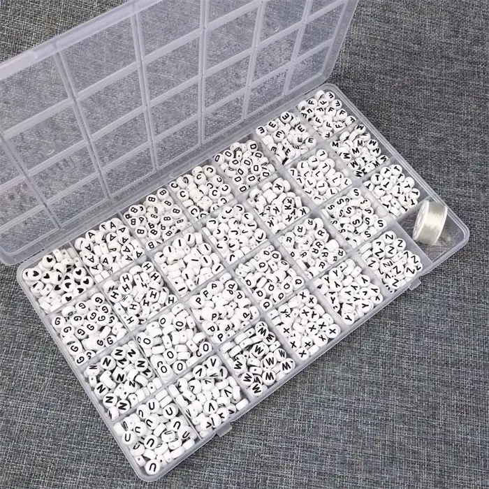 Ensemble de perles en acrylique avec lettres de l'alphabet anglais, kits avec cordons commandés pour
