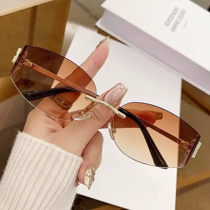 Lunettes de soleil ovales sans bords pour femmes, UV400, verres noirs dégradés surdimensionnés, mont