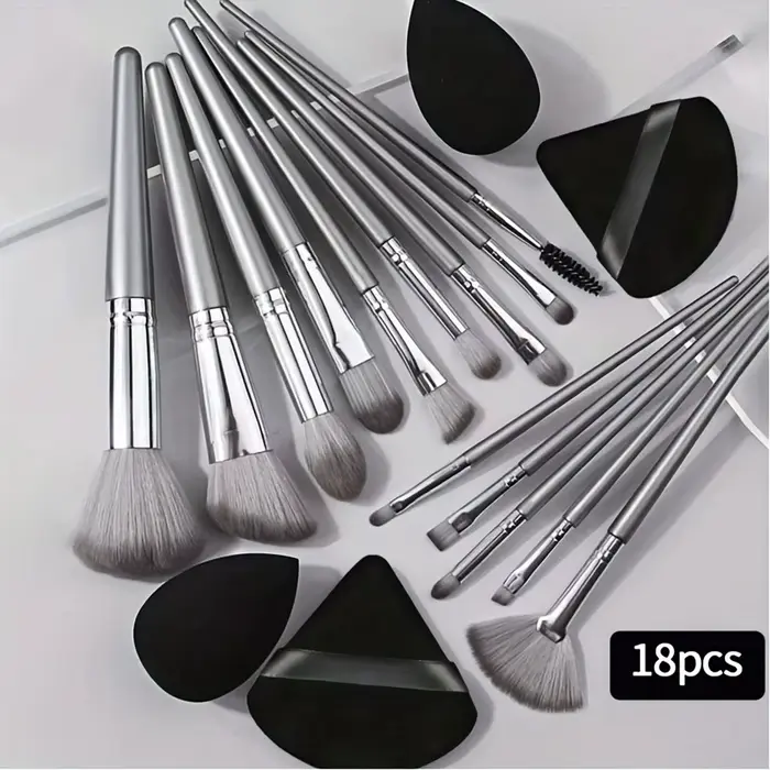 Ensemble de pinceaux de maquillage professionnels argentés de 14 pièces |   Comprend 2 bouffées en v