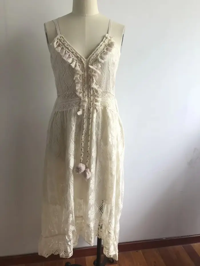 Robe en dentelle blanche pour femmes, glands à longues bretelles, col en V de plage, ajouré élégant 