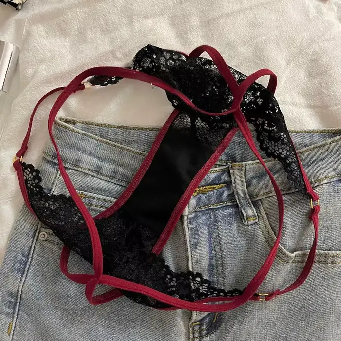 Tangy G z francouzského krajkového materiálu, kalhotky s nízkým výstřihem bezešvý se střídavě průhlednou sítí pro sexy formu