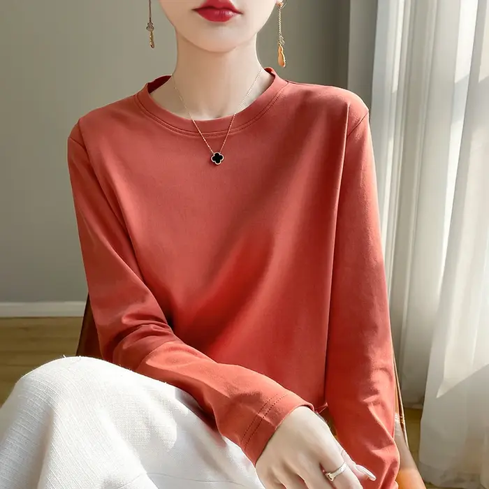 Dámské tričko s dlouhým rukávem a kulatým výstřihem