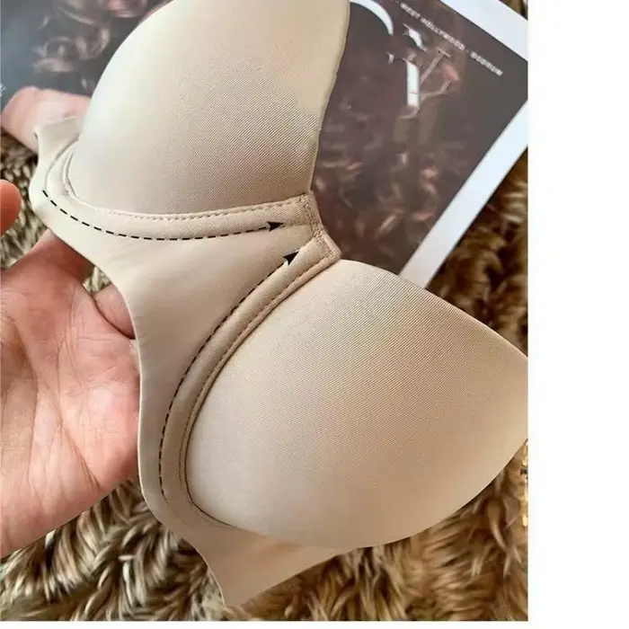 Pohodlná a elegantní dámská bezešvá podprsenka pro všechny příležitosti každodenního stylu