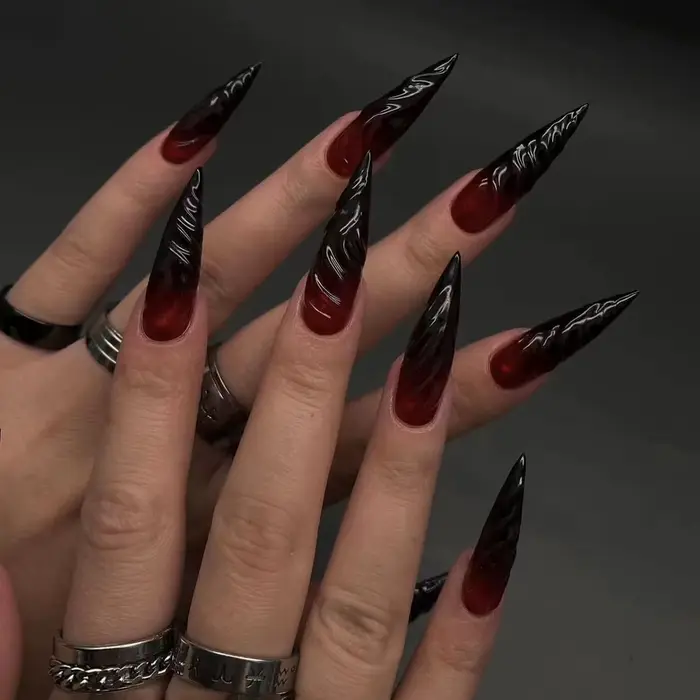 Faux ongles fantaisie Halloween avec design clown comique et finition française pour femmes occasions festives