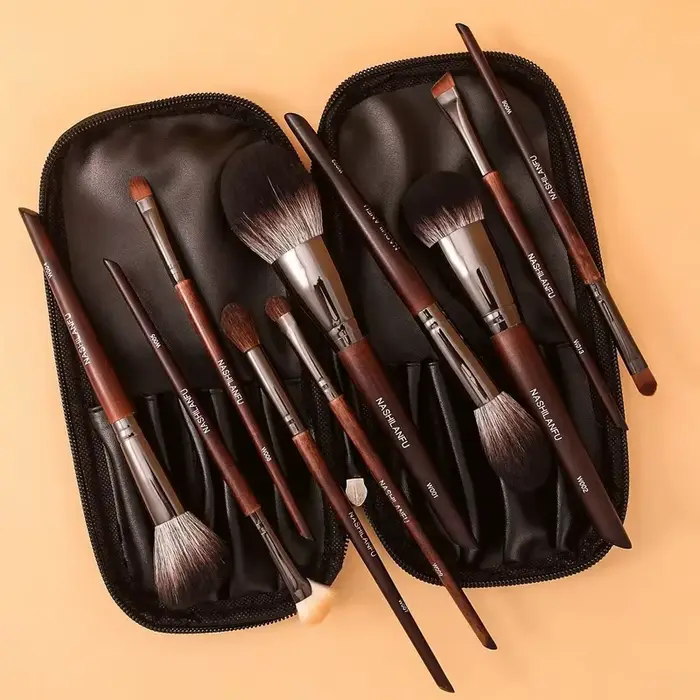Ensemble de pinceaux de maquillage en fourrure d'animal de qualité supérieure, manche en bois, fard 