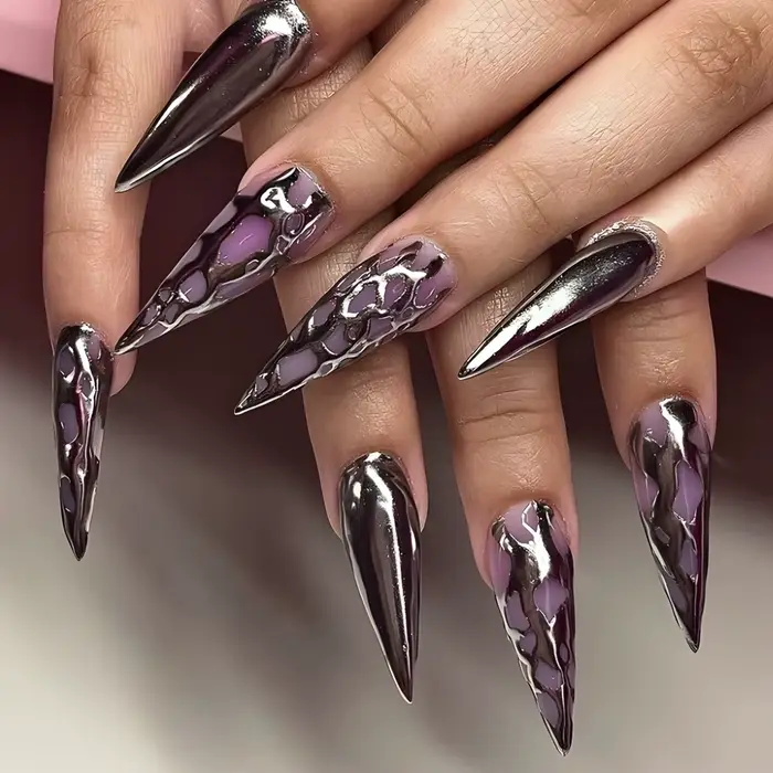 Faux ongles fantaisie Halloween avec design clown comique et finition française pour femmes occasions festives