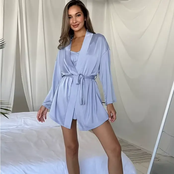 Nouvel ensemble pyjama 3 pièces en satin 2026 pour femme : robe sexy à manches longues + caraco + short – Tenue d'été décontractée, vêtements de nuit et d'intérieur