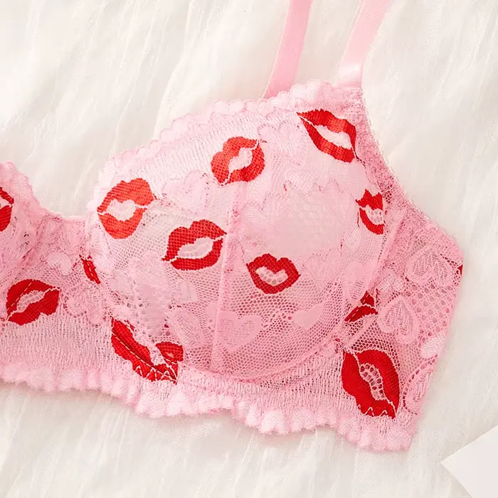 Červená sexy krajková podprsenka s výšivkou rtů