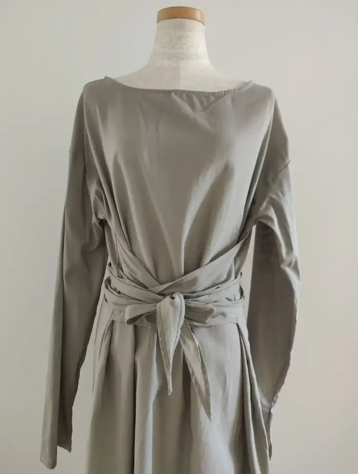 Robe longue décontractée en coton pour femmes, col rond, manches longues, gris uni, plis de document