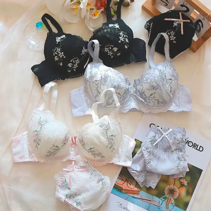 Souprava spodního prádla z krajkového tkaniva s vyšívaným květinovým vzorem pro ženy na sexy a romantickou speciální příležitost
