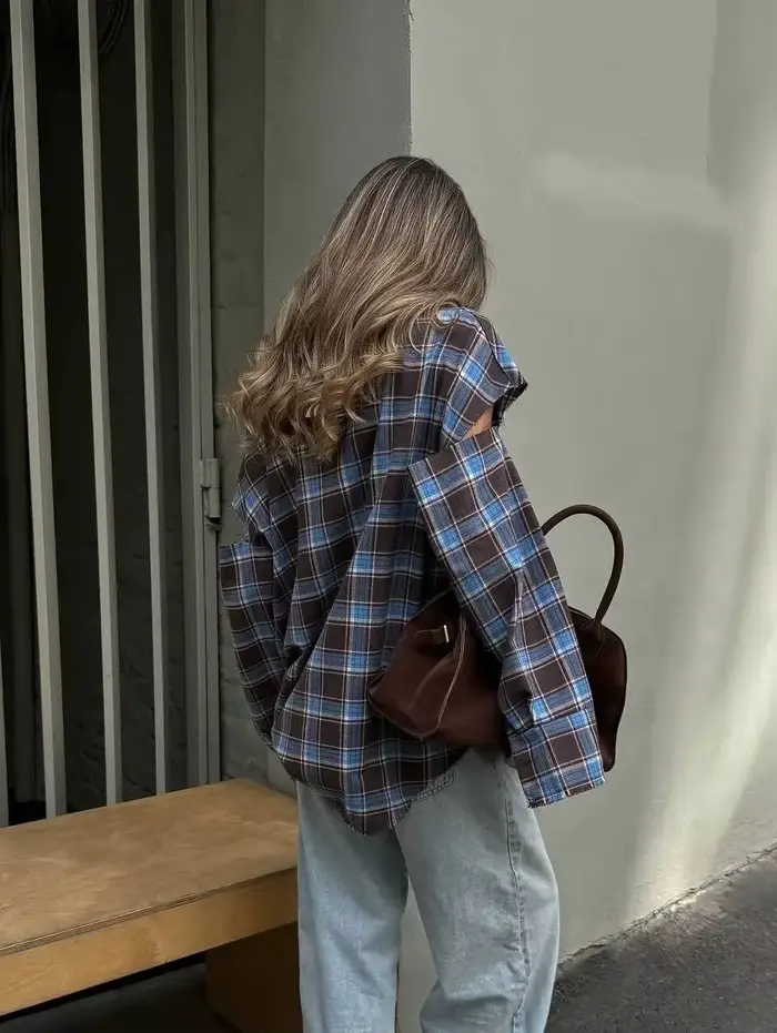 Chemise à motif à carreaux tendance pour femmes, élégante, col à revers, manches longues, simple bou