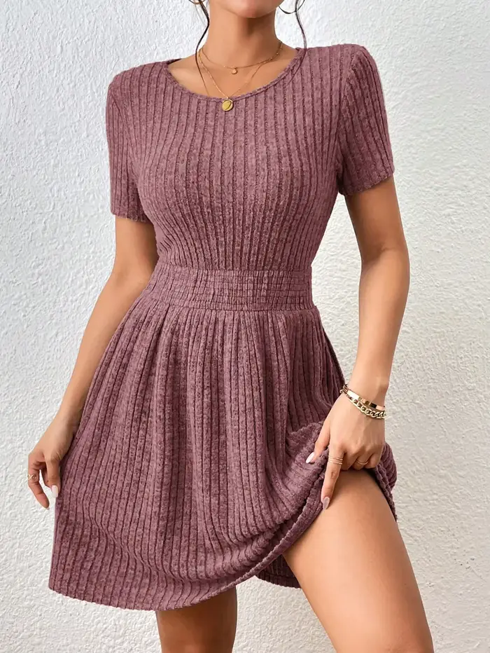 Robe Polyester Elégante et Décontractée pour Femmes Occasions Spéciales Comfortable et Facile à Entretenir