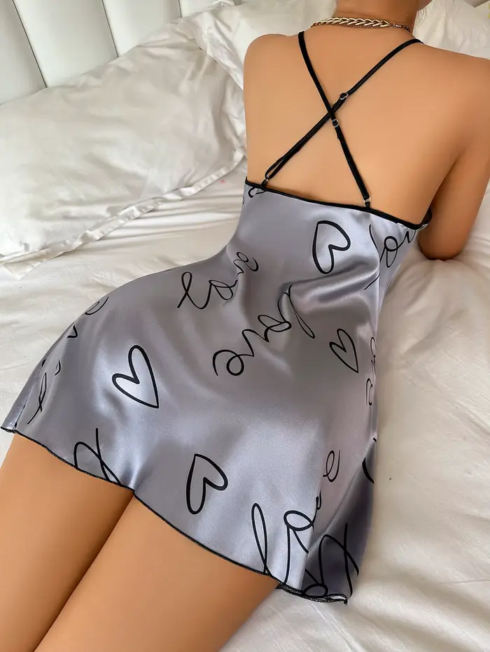 Polyesterová noční košile se sexy designem a romantickými detaily pro ženy pohodlí a eleganci chladné noci a zvláštní příležitosti