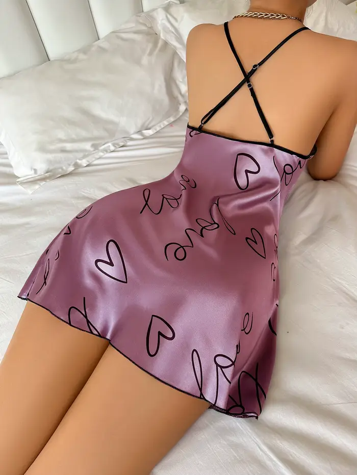 Polyesterová noční košile se sexy designem a romantickými detaily pro ženy pohodlí a eleganci chladné noci a zvláštní příležitosti
