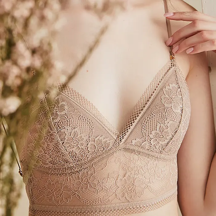 Lesklá krajková podprsenka pro ženy s hlubokým výstřihem V a elegantním designem dolní části zad pro všechny zvláštní příležitosti