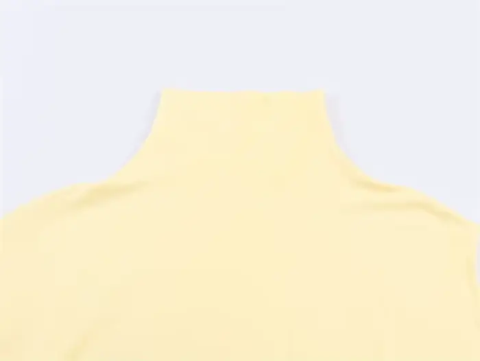 Haut asymétrique plissé décoratif jaune à col montant et manches courtes pour femme, nouvelle collec