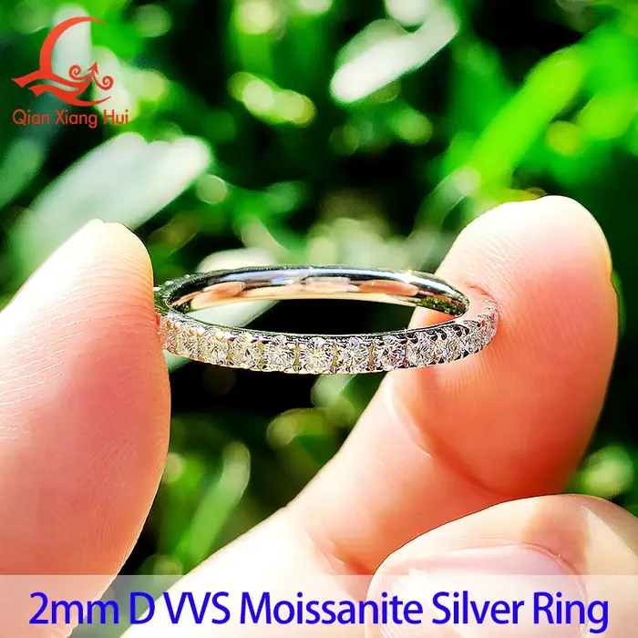 Stříbrný snubní prsten 925 s bílými kulatými Moissanite diamanty 2 mm a 3 mm