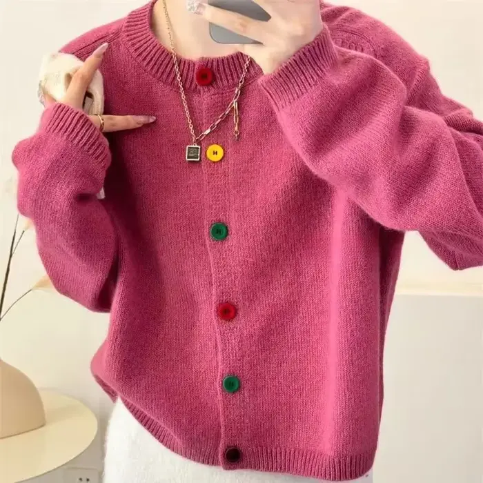 Barevný knoflíkový pletený kabát