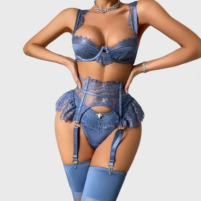 Ellolace – Nouveaux ensembles de lingerie premium pour femmes : soutien-gorge à volants exclusif, string et bas 3 pièces – Vêtements intimes sensuels en dentelle charmante