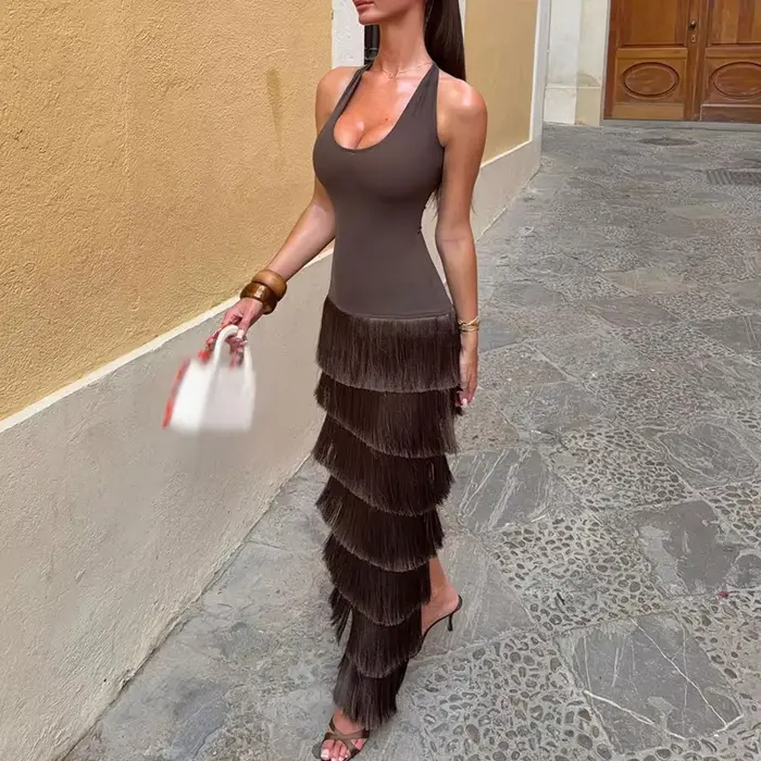Elegantní zlaté dlouhé šaty s odhalenými zády