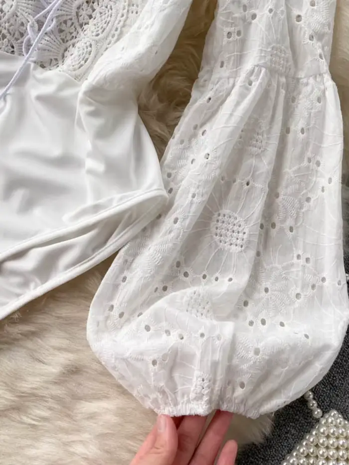 Dámské body 2025 Letní podzim Ins duté krajky spletené V-neck holé ramena lucerna bez rukávů Sexy klubové body
