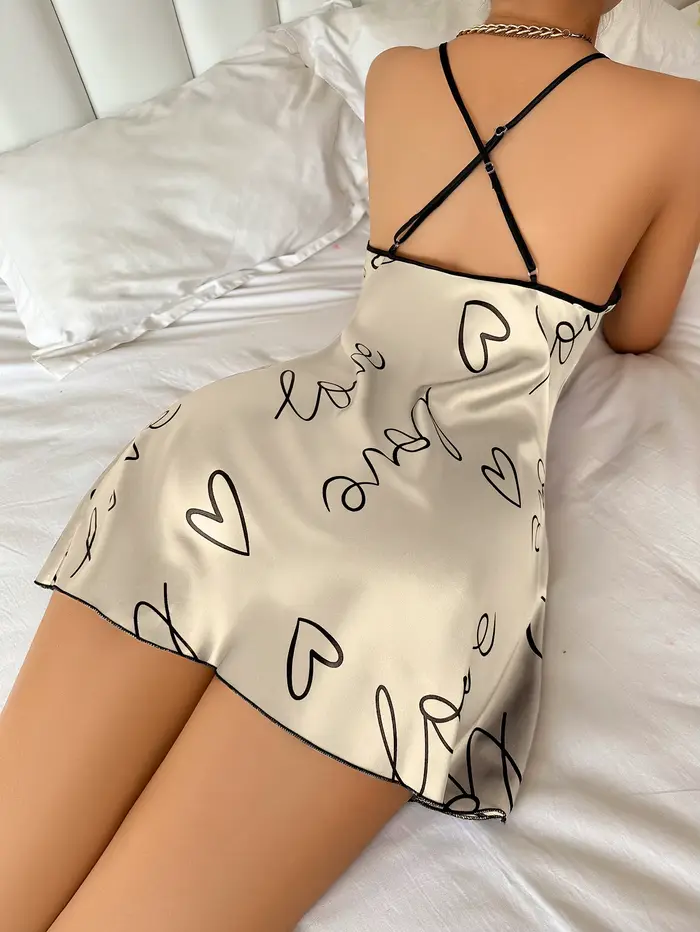 Polyesterová noční košile se sexy designem a romantickými detaily pro ženy pohodlí a eleganci chladné noci a zvláštní příležitosti