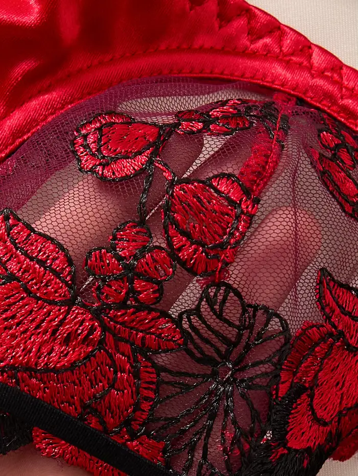 Ensemble de lingerie rouge sexy, comprenant un soutien-gorge et des culottes à motifs marguerites, ainsi qu'un ensemble confortable style maison ZA825127