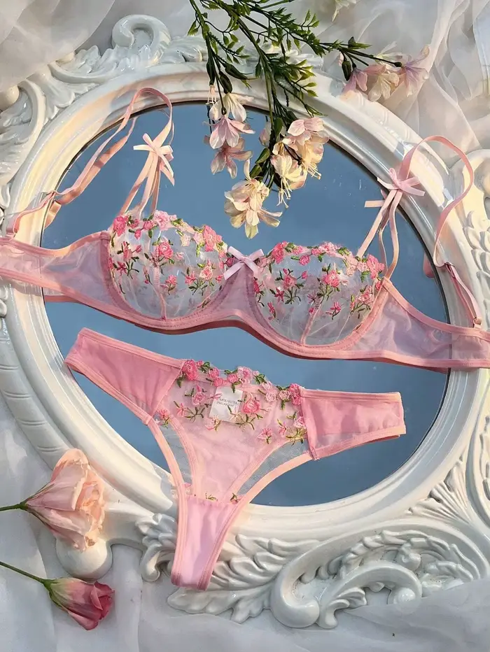Sexy průhledná krajková dámská erotická podprsenka a kalhotky