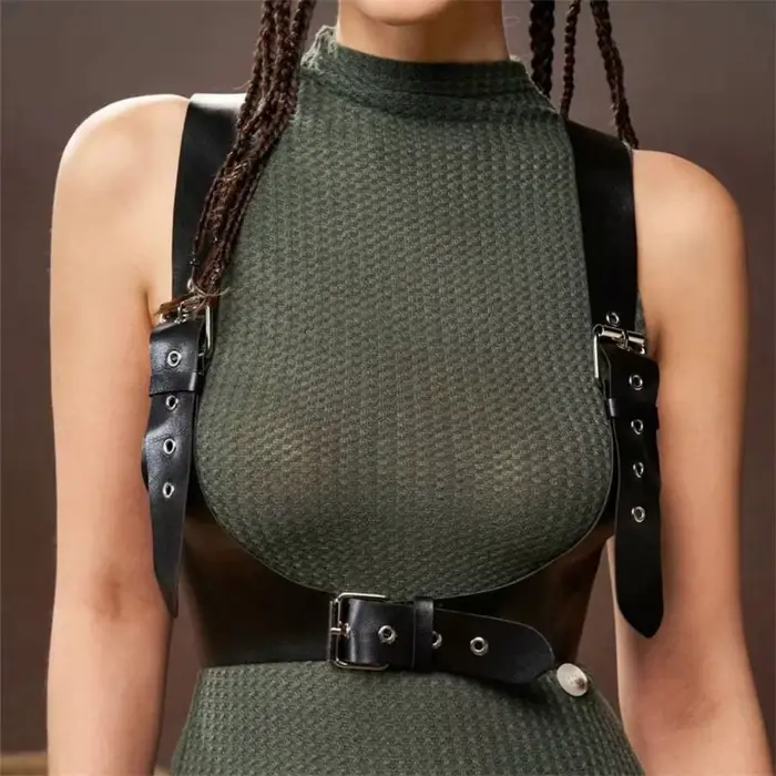 Ceinture corset en cuir style punk noir harnais de poitrine pour femme et ceinture de taille ajustable look gothique urbain