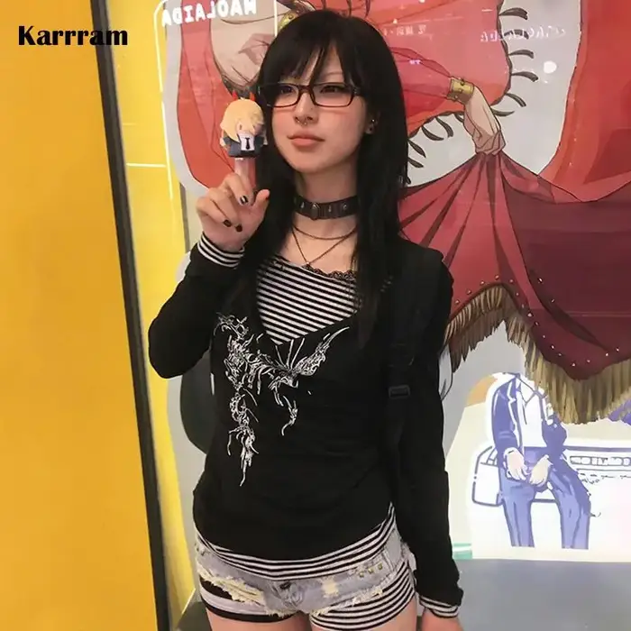 Karrram japonský Y2k falešný dvoudílný top Trashy 2000s potisk tetování tričko Grunge estetický Patchwork trička g