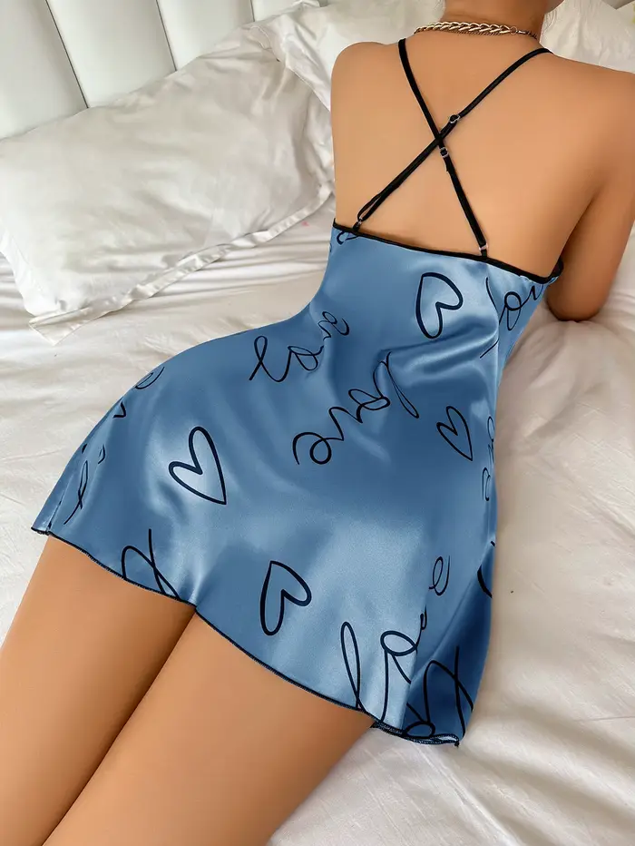 Polyesterová noční košile se sexy designem a romantickými detaily pro ženy pohodlí a eleganci chladné noci a zvláštní příležitosti