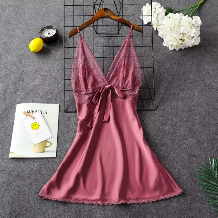 Robe de nuit en satin sexy col en V mini sans manches pour femmes occasions romantiques et nuits douillettes