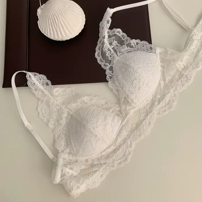 Soutien-gorge en dentelle pour petite poitrine élégant et luxueux à offrir pour femme occasions spéciales