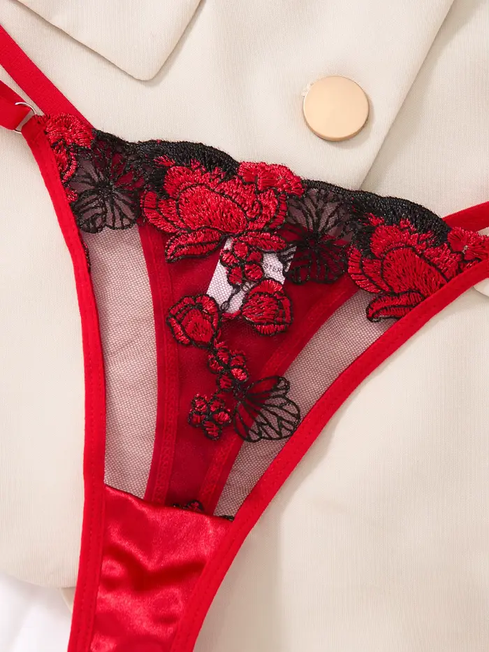 Ensemble de lingerie rouge sexy, comprenant un soutien-gorge et des culottes à motifs marguerites, ainsi qu'un ensemble confortable style maison ZA825127