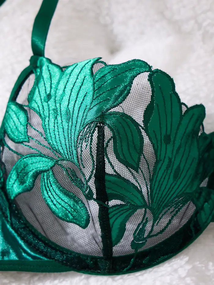 Ensemble de lingerie en dentelle brodée florale de style français vert, soutien-gorge sexy et doux avec armatures, pour la Saint-Valentin ZA824031