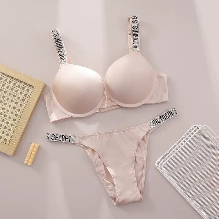 Nouvel ensemble de lingerie en dentelle V, soutien-gorge et culotte sexy pour femme, confortable, push-up, gainant, réglable, rembourré et froncé