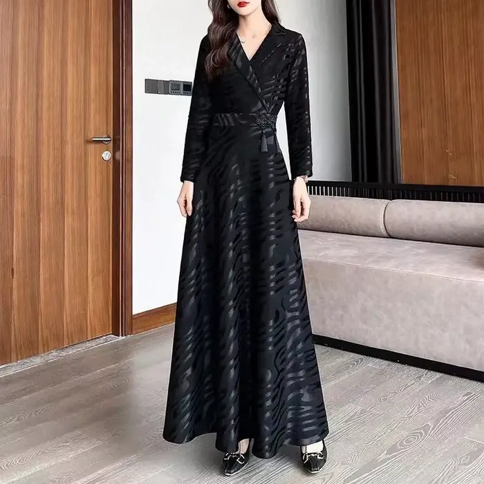 Robe noire amincissante à manches longues pour femmes, robe rayée, tempérament haut de gamme, mère d