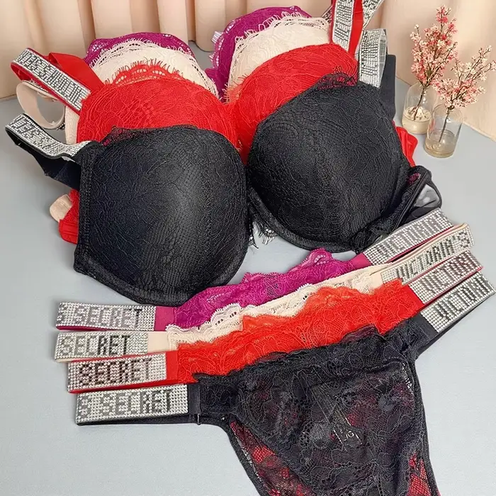 Dámská podprsenka a kalhotky Victoria's Secret, bezešvá, s kosticemi, zapínáním na háček a oko, stylový a pohodlný design pro každodenní nošení