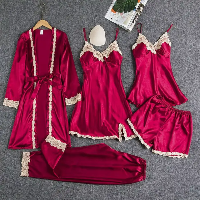 Nouvel Ensemble de Pyjama de Luxe en Satin 5 Pièces pour Femme Occasions Spéciales Tenue d'Intérieur Élégante et Tendance