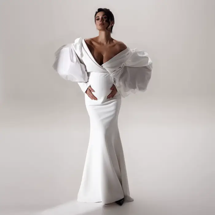 Robe de maternité sirène blanche élégante pour séance photo, épaules dénudées, manches bouffantes, e