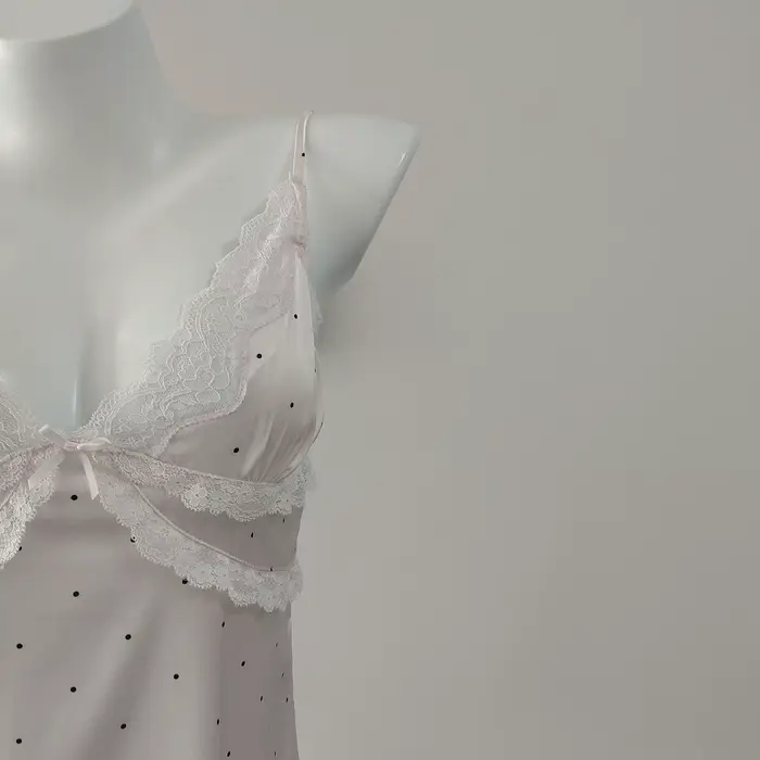 Vysoce kvalitní puntík a krajka ledové hedvábné noční košile pro sexy a pohodlné celoroční žena