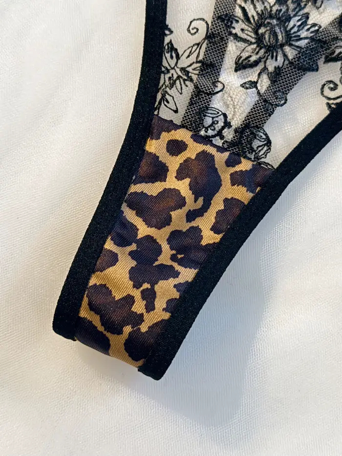 Ensemble de lingerie sexy noir, alliant imprimé léopard et motifs floraux, alliant séduction et sensualité ZA825120