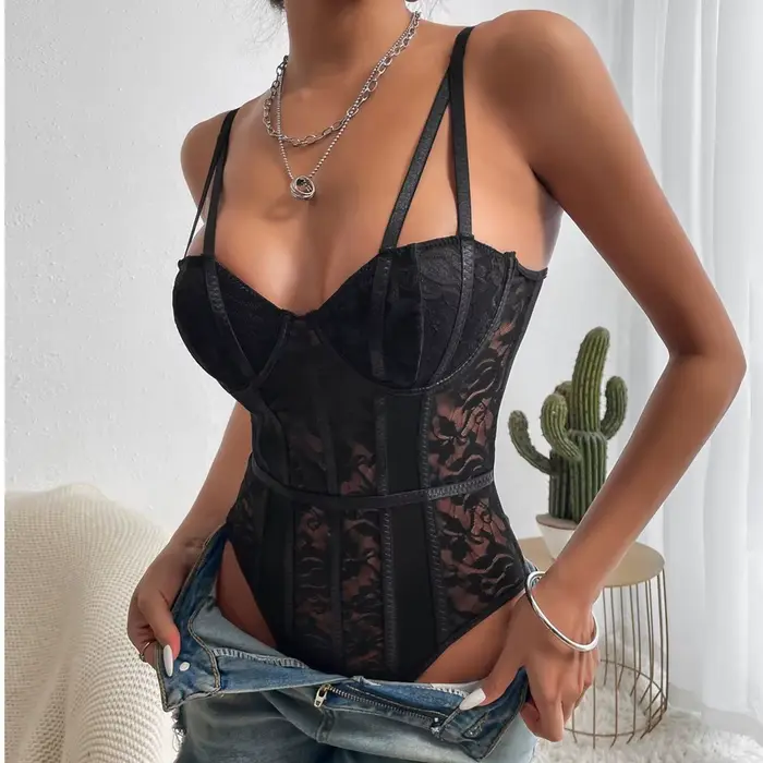 Nouveau Body Sexy en Dentelle 2026 pour Femme – Haut Élégant Moulant Côtelé Noir et Blanc Tendance pour l'Été