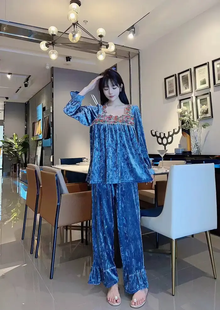 Pyjama d'hiver en velours doré élégant et confortable pour femmes grandes tailles occasions froides intimes