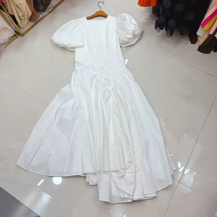 TWOTWINSTYLE tempérament robes solides pour les femmes col rond manches à bulles taille haute décont
