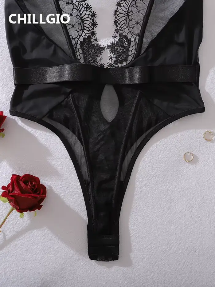 CHILLGIO femmes Sexy dentelle florale barboteuses Lingerie mode élastique érotique une pièce combinaison Onesie licou dos nu body
