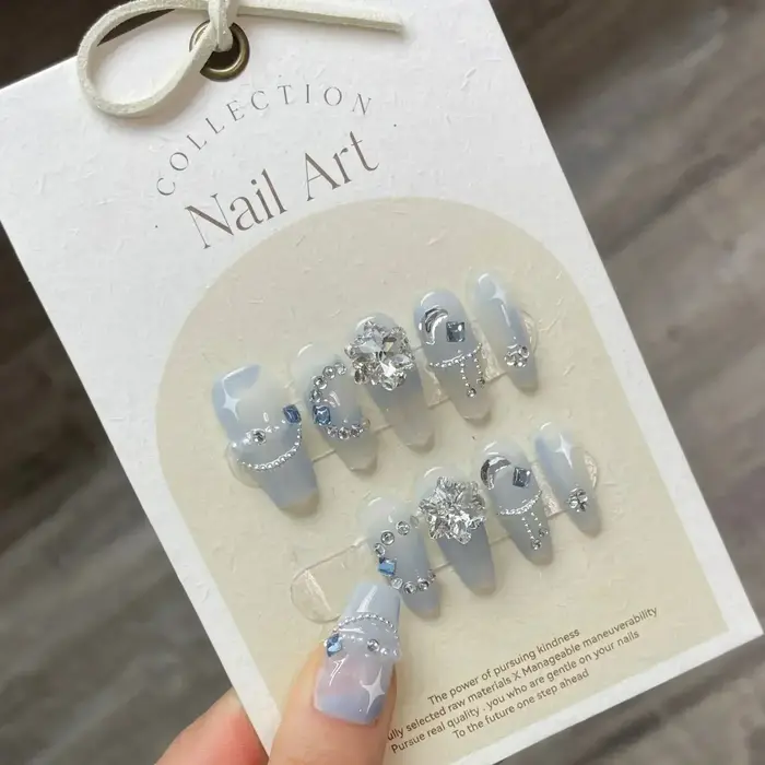 Faux ongles longs en forme de pointe de danse avec design en zirconium en relief pour femmes occasions spéciales