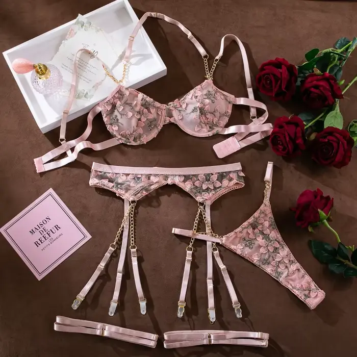 Ensemble de lingerie boho avec broderie florale et détails transparents dégradés pour femmes, sexy et élégant